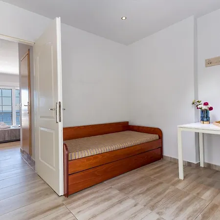 Paradisos Holiday 3* Paradíszosz