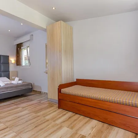 Paradisos Holiday Apartmanhotel