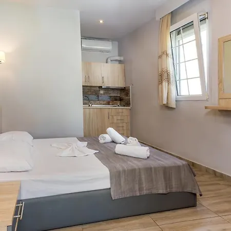 Paradisos Holiday Apartmanhotel 3*