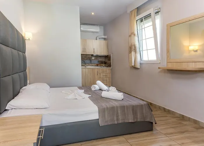 Paradisos Holiday Aparthotel 3*